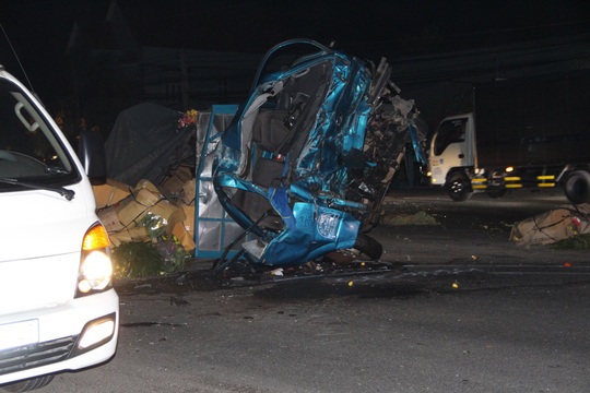 Tai nạn thảm khốc giữa xe tải và xe khách ở Bình Dương - Ảnh 1.