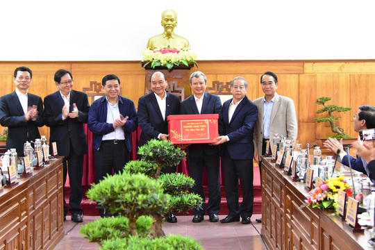 Thủ tướng Nguyễn Xuân Phúc: Không vì lý do dịch bệnh mà thoái chí, bàn lui - Ảnh 2.