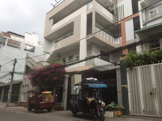 TP HCM: Rơi thang máy, 1 người tử vong, 2 người bị thương nặng, đứt lìa tay - Ảnh 1.