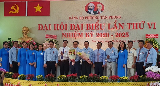 Ông Phạm Hồng Lộc tái đắc cử chức vụ Bí thư Đảng ủy phường Tân Phong - Ảnh 1.