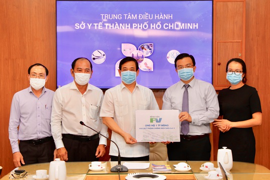 Bệnh viện FV đóng góp 1 tỉ đồng vào Quỹ phòng chống dịch Covid-19 - Ảnh 1.