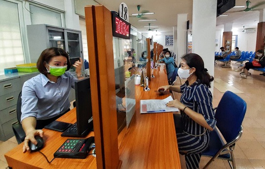 Hà Nội: Người nộp hồ sơ đề nghị hưởng trợ cấp thất nghiệp tăng - Ảnh 1.