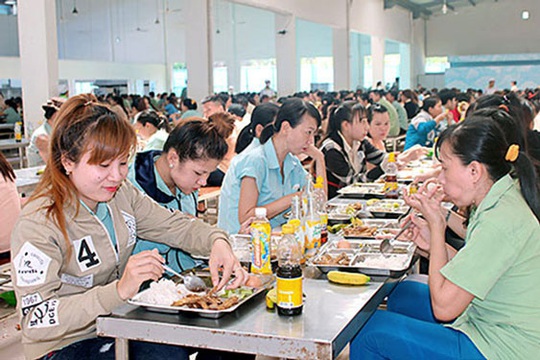 Nâng bữa ăn giữa ca công nhân lên 22.000 đồng/suất - Ảnh 1.