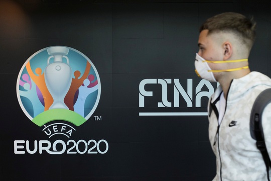 Truyền thông thế giới sốt vì EURO lẫn Copa America 2020 cùng bị hoãn - Ảnh 1.