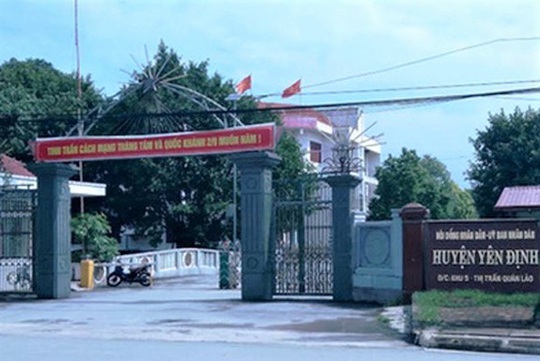 Huyện bị tố nợ 52 tỉ đồng tiền tiếp khách, sửa xe... của nhiều người chây ỳ không trả - Ảnh 1.