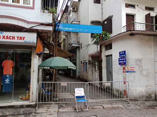 Phong tỏa ngõ nơi nhân viên y tế mắc Covid-19 sinh sống - Ảnh 3.