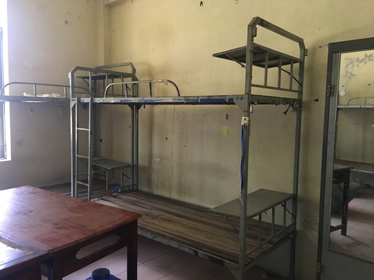 Sinh viên tình nguyện dọn dẹp khu cách ly lớn nhất TP HCM - Ảnh 4.