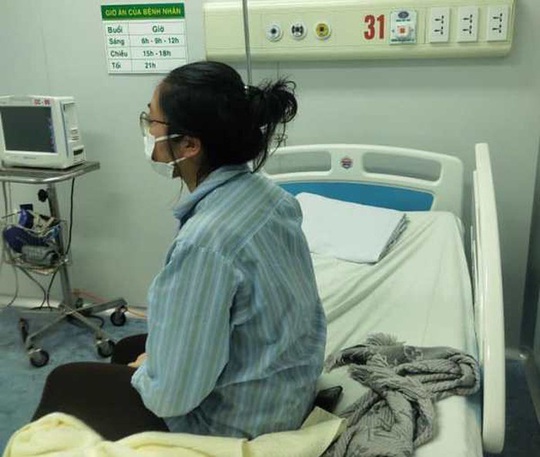 Bộ Y tế lên tiếng về bức ảnh nữ bệnh nhân nguy kịch được cho là cô gái nhiễm Covid-19 ở Hà Nội - Ảnh 2.