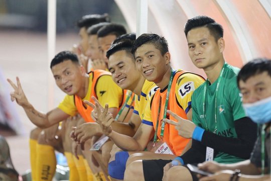 Phan Văn Đức tái xuất trong trận hoà của SLNA - Ảnh 4.