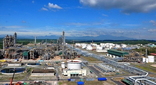 PVN kiến nghị tạm ngừng nhập khẩu xăng dầu để giảm tồn kho 2 nhà máy Dung Quất và Nghi Sơn - Ảnh 1.