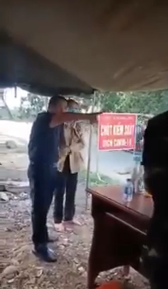 Tỉnh ủy Bình Phước họp báo khẩn vụ Phó Chủ tịch HĐND huyện chống đối đo thân nhiệt - Ảnh 6.