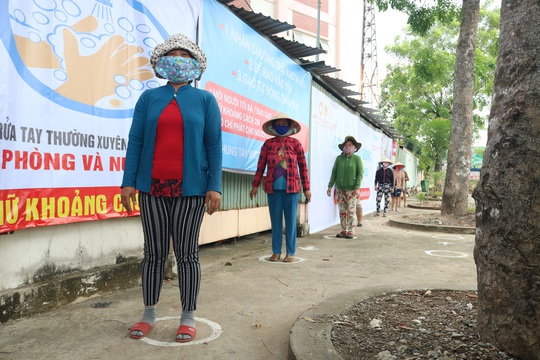 ATM gạo liên tục tuôn chảy giữa những ngày khó khăn - Ảnh 4.
