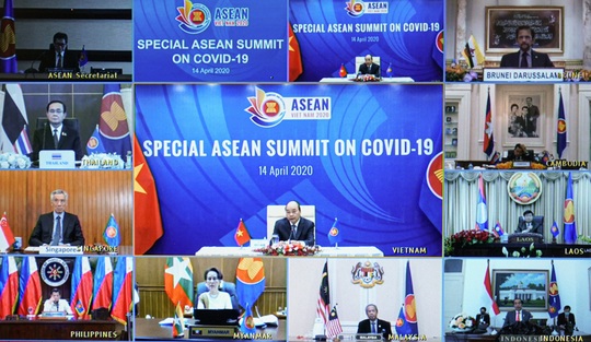 Cận cảnh Thủ tướng chủ trì Hội nghị cấp cao đặc biệt ứng phó Covid-19 - Ảnh 1.