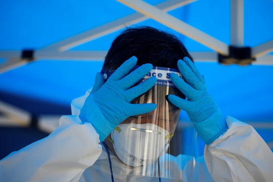 Hàn Quốc đau đầu chuyện dương tính trở lại, WHO lo Covid-19 nguy hiểm gấp 10 lần H1N1 - Ảnh 2.