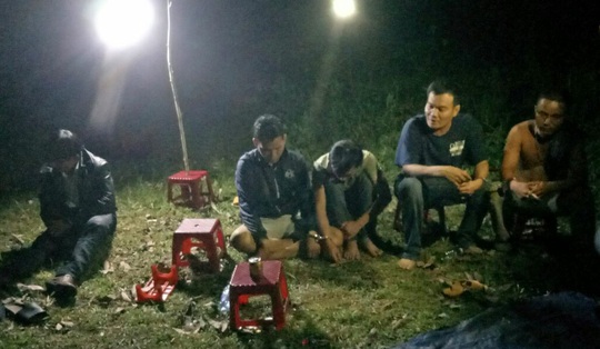 Quảng Nam: Lại bắt quả tang hàng chục đối tượng đánh bạc giữa mùa dịch - Ảnh 2.