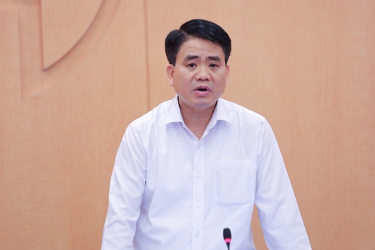 Bộ Công an gọi nhiều cán bộ y tế của Hà Nội làm việc về việc mua sắm thiết bị y tế - Ảnh 1.