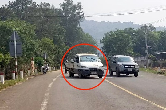 Thanh niên cướp xe, đánh CSGT khi yêu cầu đi cách ly lãnh 9 năm 9 tháng tù - Ảnh 2.