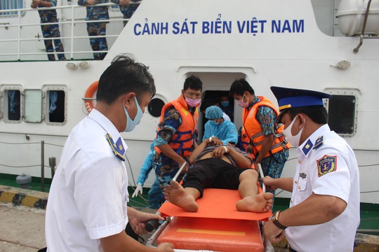 CLIP: Ngạt khí trên tàu ở Phú Quốc, 1 người chết, 5 người nguy kịch - Ảnh 2.