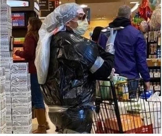 Thế giới kỳ lạ của những người đi siêu thị trong đại dịch Covid-19 - Ảnh 3.