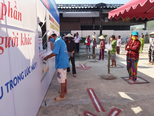 “ATM gạo” giúp mát lòng người nghèo vùng hạn mặn ở Cà Mau, Bạc Liêu và Kiên Giang - Ảnh 32.