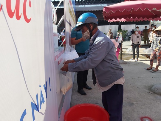 “ATM gạo” giúp mát lòng người nghèo vùng hạn mặn ở Cà Mau, Bạc Liêu và Kiên Giang - Ảnh 34.