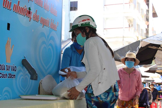 “ATM gạo” giúp mát lòng người nghèo vùng hạn mặn ở Cà Mau, Bạc Liêu và Kiên Giang - Ảnh 13.