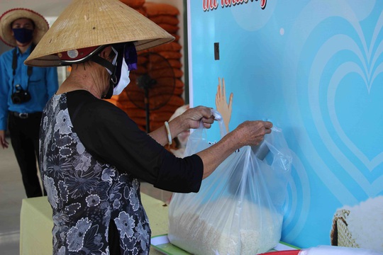 “ATM gạo” giúp mát lòng người nghèo vùng hạn mặn ở Cà Mau, Bạc Liêu và Kiên Giang - Ảnh 15.