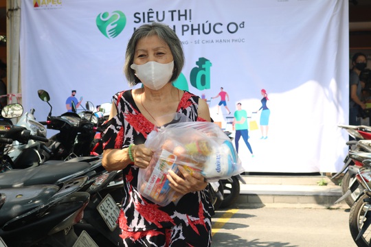 Ấm lòng với “Siêu thị hạnh phúc 0 đồng” - Ảnh 8.