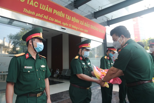 Đoàn y, bác sĩ lên đường tiếp sức cho quần đảo Trường Sa - Ảnh 1.