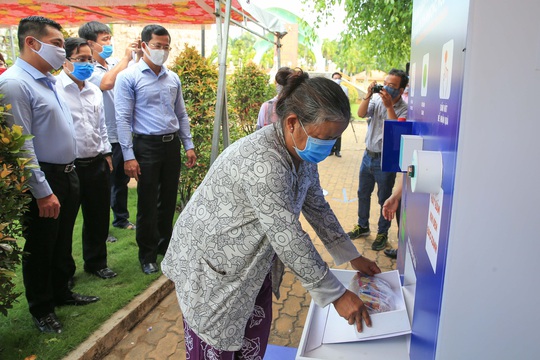 Báo Người Lao Động khai trương ATM thực phẩm miễn phí thứ 2 - Ảnh 13.