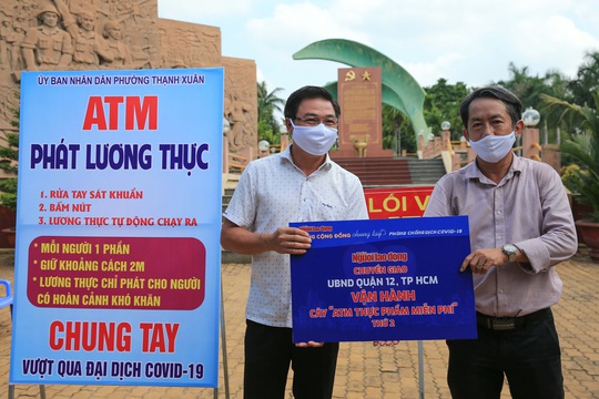 Báo Người Lao Động khai trương ATM thực phẩm miễn phí thứ 2 - Ảnh 2.