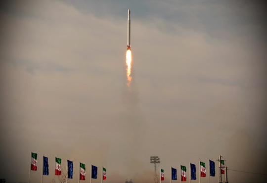Tổng thống Trump leo thang đe dọa hải quân Iran - Ảnh 2.