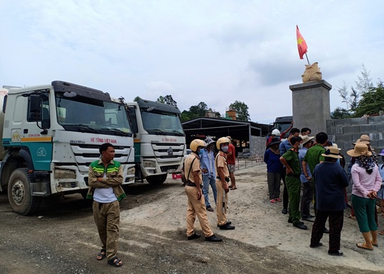 Đà Nẵng: Dân chặn xe bồn bê tông, doanh nghiệp đâm đơn tố cáo - Ảnh 2.