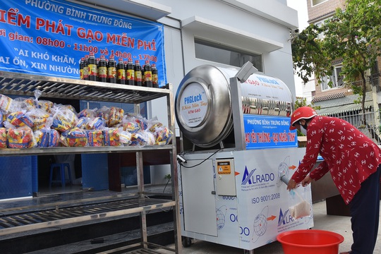 “Ai khó hãy lập tức đến đây nhé! - Ảnh 1.