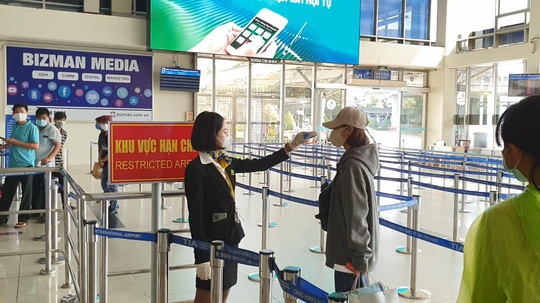 Hành khách bay nội địa phải khai báo y tế - Ảnh 1.