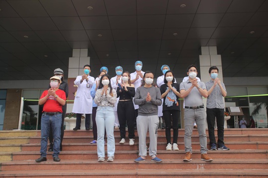 Bác sĩ đầu tiên mắc Covid-19, bệnh nhân 21 cùng 9 bệnh nhân đã khỏi bệnh - Ảnh 3.
