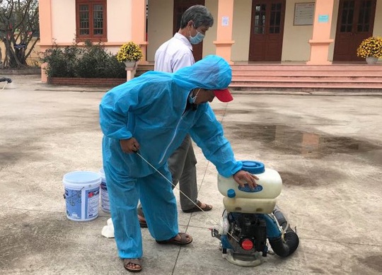 Cận cảnh kiểm soát thôn hơn 1.000 người có ca bệnh Covid-19 số 251 phức tạp - Ảnh 10.