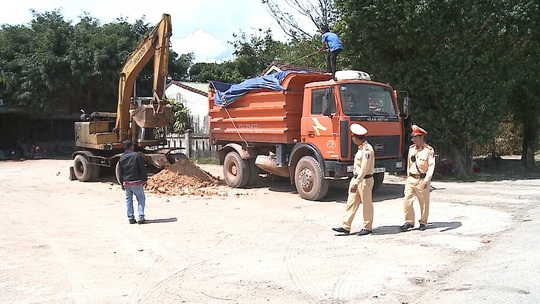 Thừa Thiên – Huế xử phạt hơn 1.500 xe tải trong một tháng - Ảnh 4.