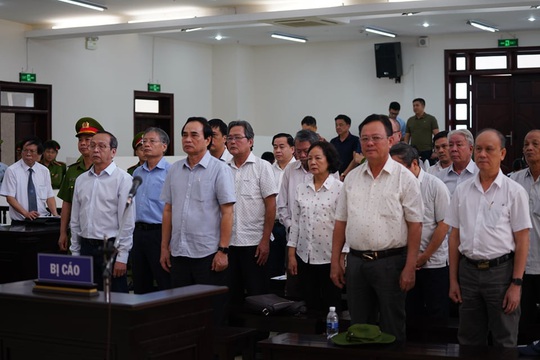 2 nguyên chủ tịch Đà Nẵng bị tuyên tổng cộng 27 năm tù, bắt giam tại tòa - Ảnh 1.