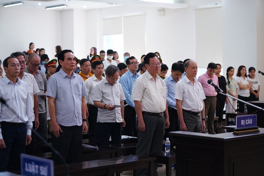 2 nguyên chủ tịch Đà Nẵng bị tuyên tổng cộng 27 năm tù, bắt giam tại tòa - Ảnh 10.