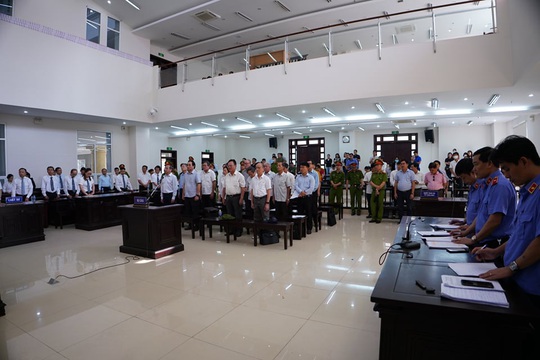 2 nguyên chủ tịch Đà Nẵng bị tuyên tổng cộng 27 năm tù, bắt giam tại tòa - Ảnh 13.