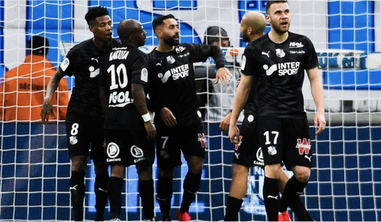 Hủy bỏ mùa giải sớm, Ban tổ chức Ligue 1 sắp hầu tòa - Ảnh 2.