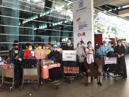 Chuyến bay đưa 340 công dân từ Ấn Độ về nước hạ cánh tại sân bay Cần Thơ - Ảnh 4.