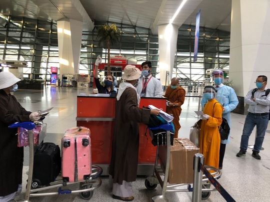 Chuyến bay đưa 340 công dân từ Ấn Độ về nước hạ cánh tại sân bay Cần Thơ - Ảnh 5.