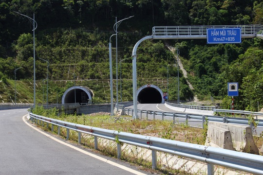 Cao tốc La Sơn – Túy Loan: Gấp rút hoàn thiện, chờ ngày thông xe - Ảnh 9.
