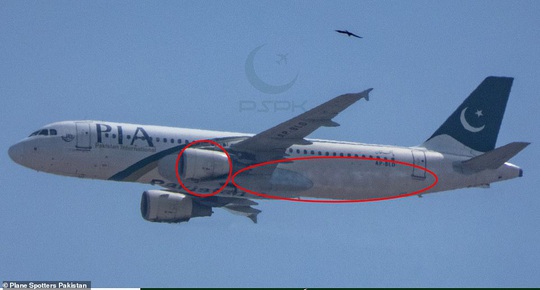 Động cơ máy bay rơi ở Pakistan bị cháy xém ở phía dưới - Ảnh 2.