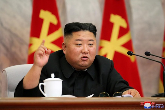 Vắng bóng hơn 20 ngày, ông Kim Jong-un tái xuất ký 7 sắc lệnh quân sự - Ảnh 1.