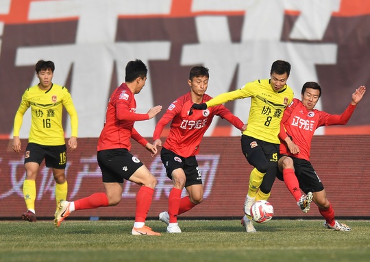 Bóng đá Trung Quốc bạo phát bạo tàn - Ảnh 1.