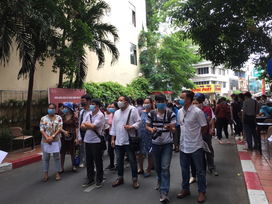 Trường Quốc tế Việt Úc giảm học phí, phụ huynh tiếp tục đề nghị làm rõ các khoản thu - Ảnh 1.
