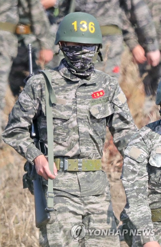 Son Heung-min tòng chinh, lộ hình ảnh siêu chiến binh thời 4.0 - Ảnh 4.